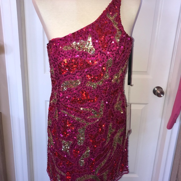 Mini dress , sequence - Picture 2 of 2